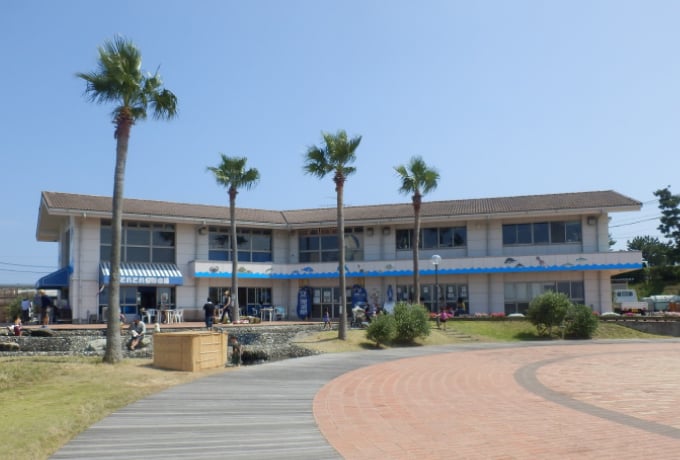 海湖館